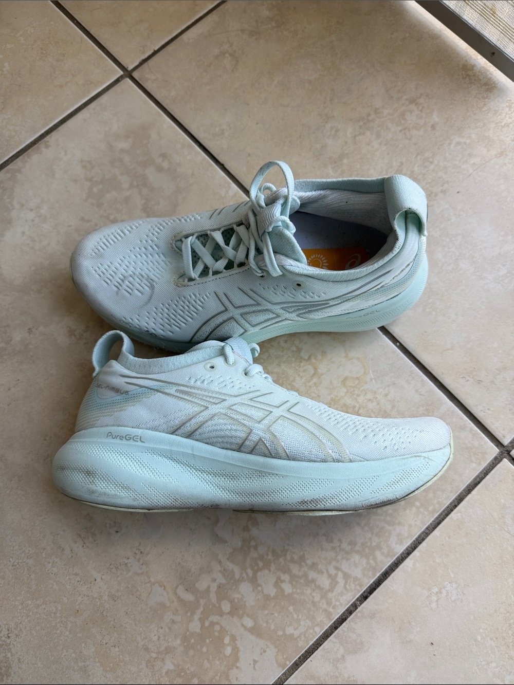 Asics Light Mint Kids/ Women's Pure Gel Nimbus 25 size 6 Sneakers